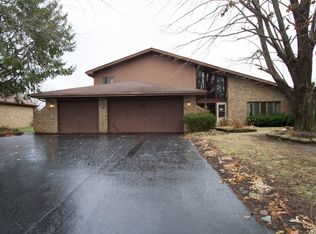 24857 S Willow Brook Trl, Crete, IL 60417
