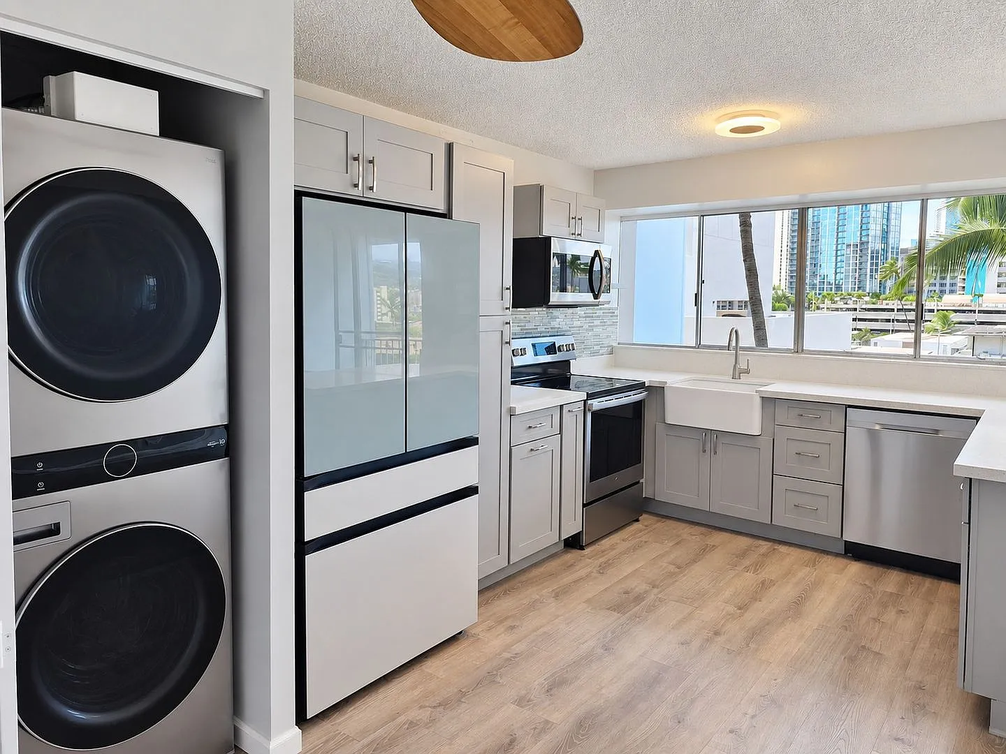 2 bed, 970 sqft, $3,600 — Photo 2