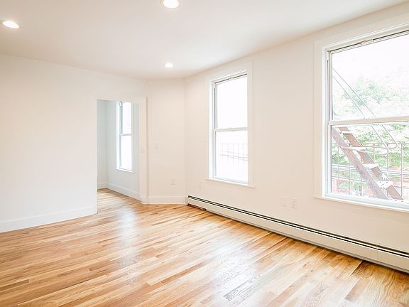 4th image of 366 E 160th St #3