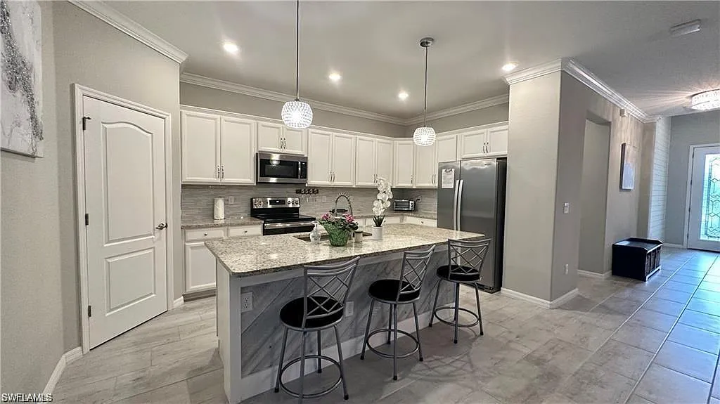 4 bed, 3.0 bath, 2032 sqft, $7,500 — Photo 3