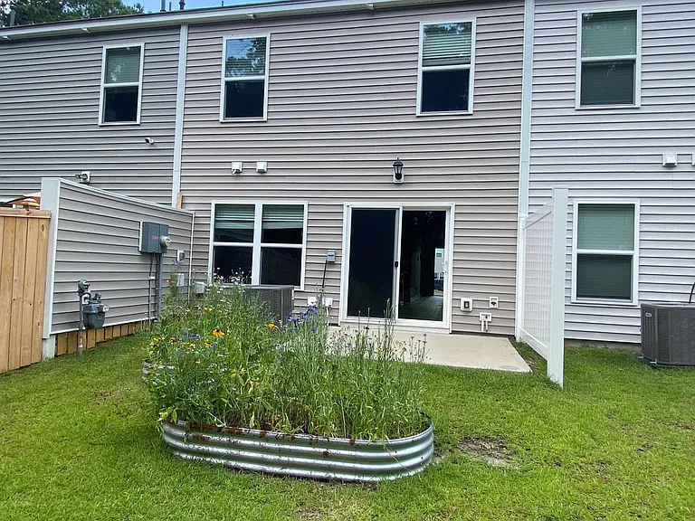 135 E Sunrise Ln — Photo 25