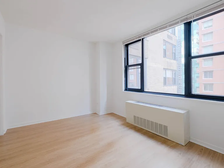 245 E 40th St #18C — Photo 14
