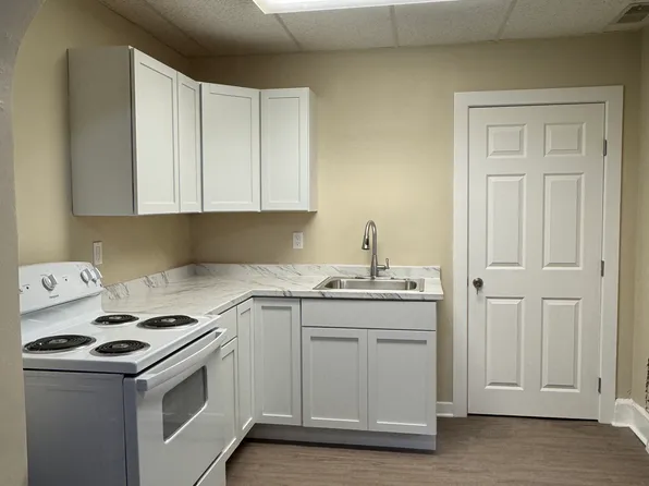 605 E 2nd St #5, Beloit, KS 67420