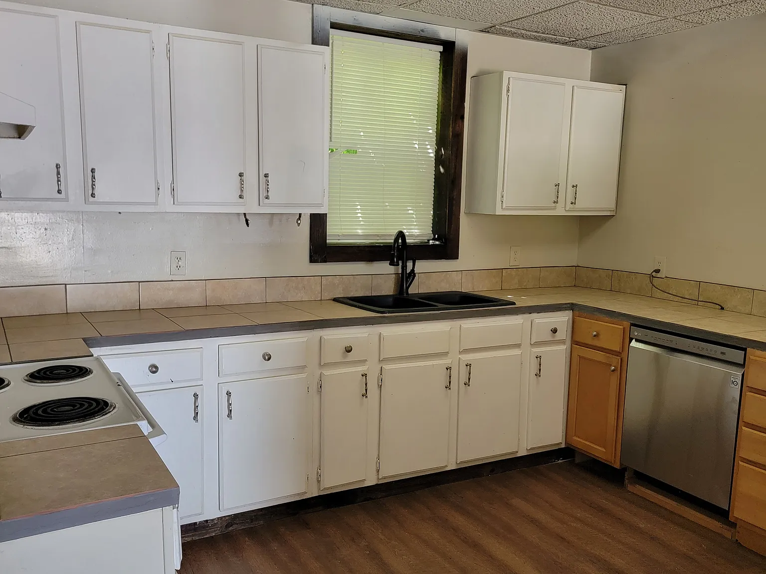 4 bed, 1410 sqft, $1,800 — Photo 2