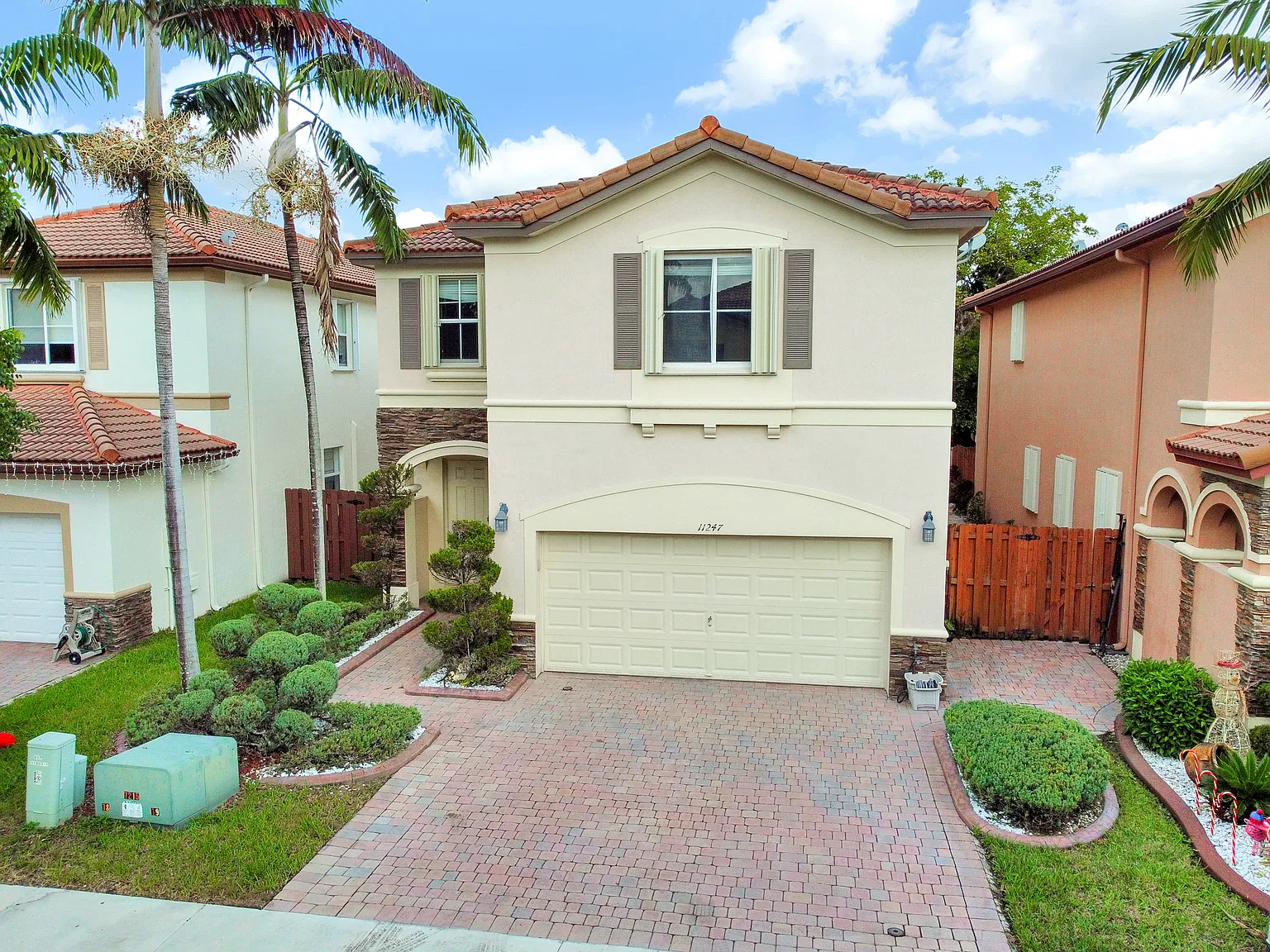 4 bed, 2632 sqft, $5,500 — Photo 1