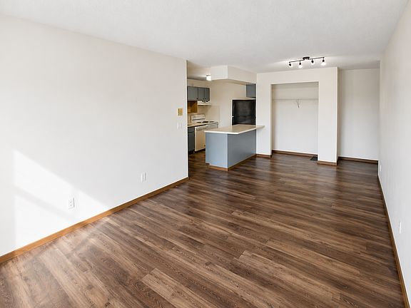 3rd image of 1011 5th Ave S #305