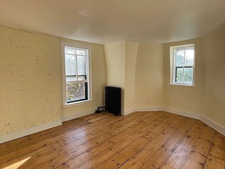 166 Montgomery St — Photo 15