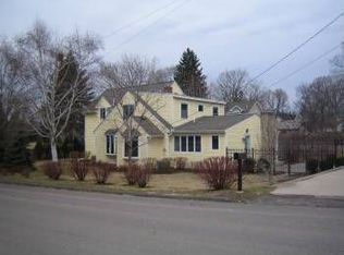 315 Park St E, Wayzata, MN 55391