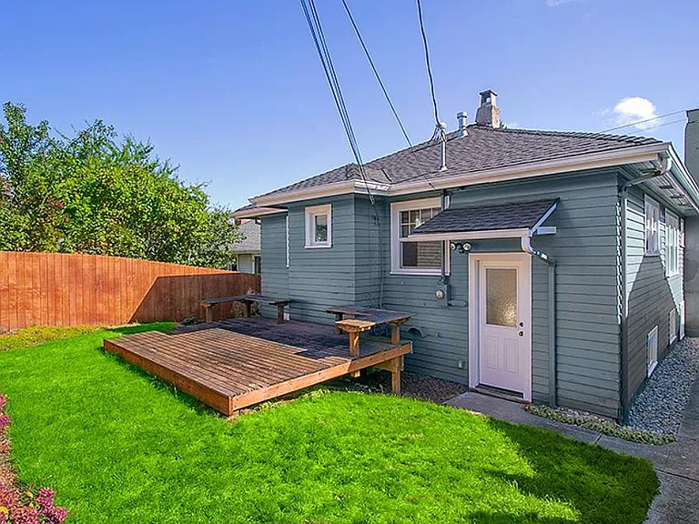 5615 11th Ave NE — Photo 3