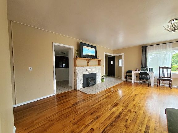 3rd image of 128 Lela St