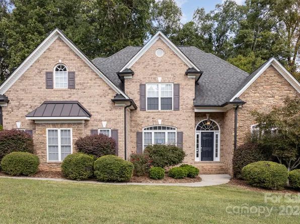 3840 Grovesner St, Harrisburg, NC 28075