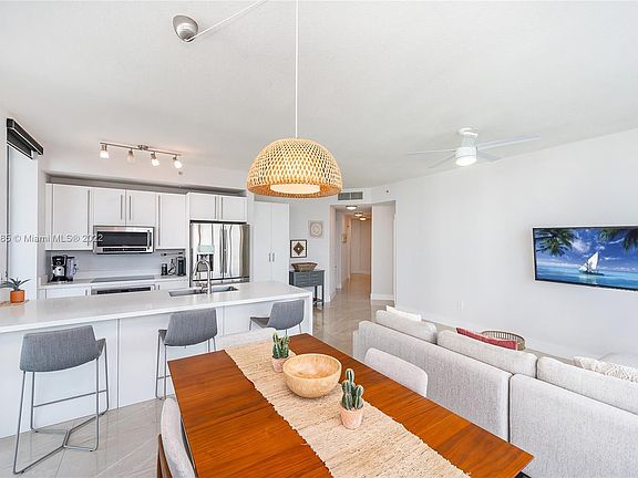 4th image of 1111 SW 1st Ave APT 2625