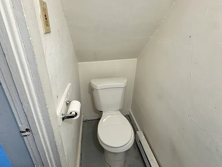 323 W Broad St #4 — Photo 4