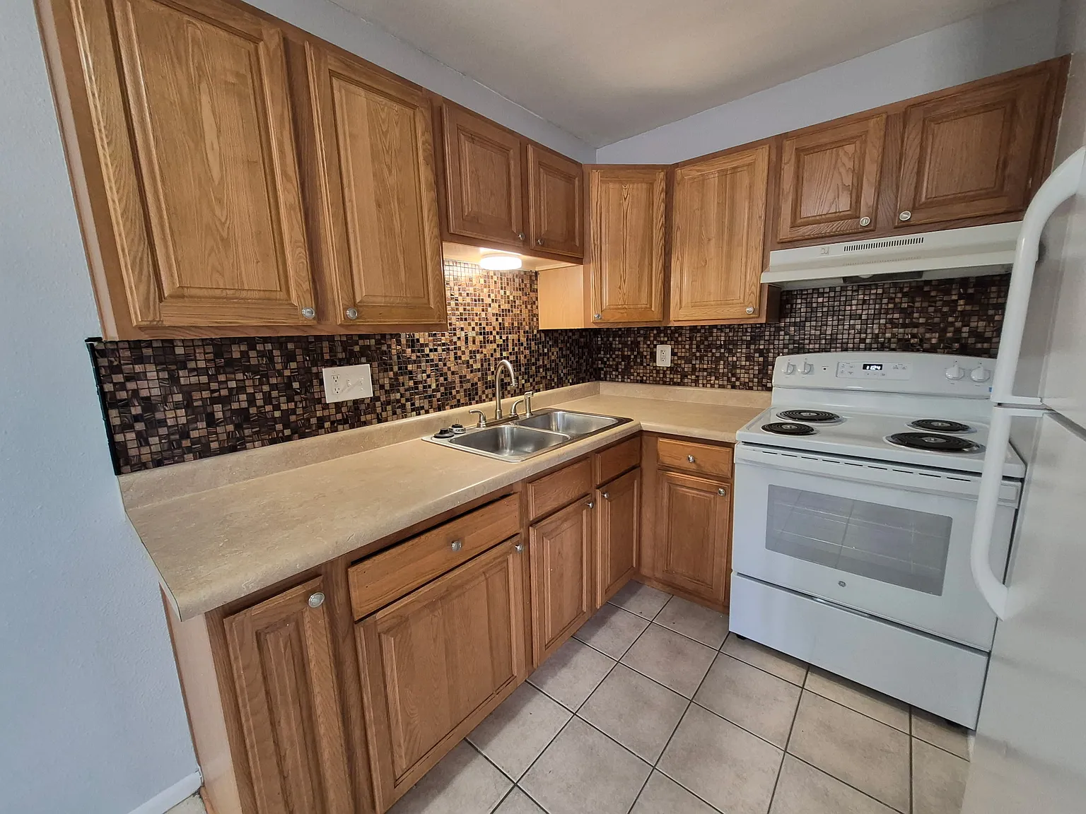 2 bed, 725 sqft, $1,330 — Photo 4