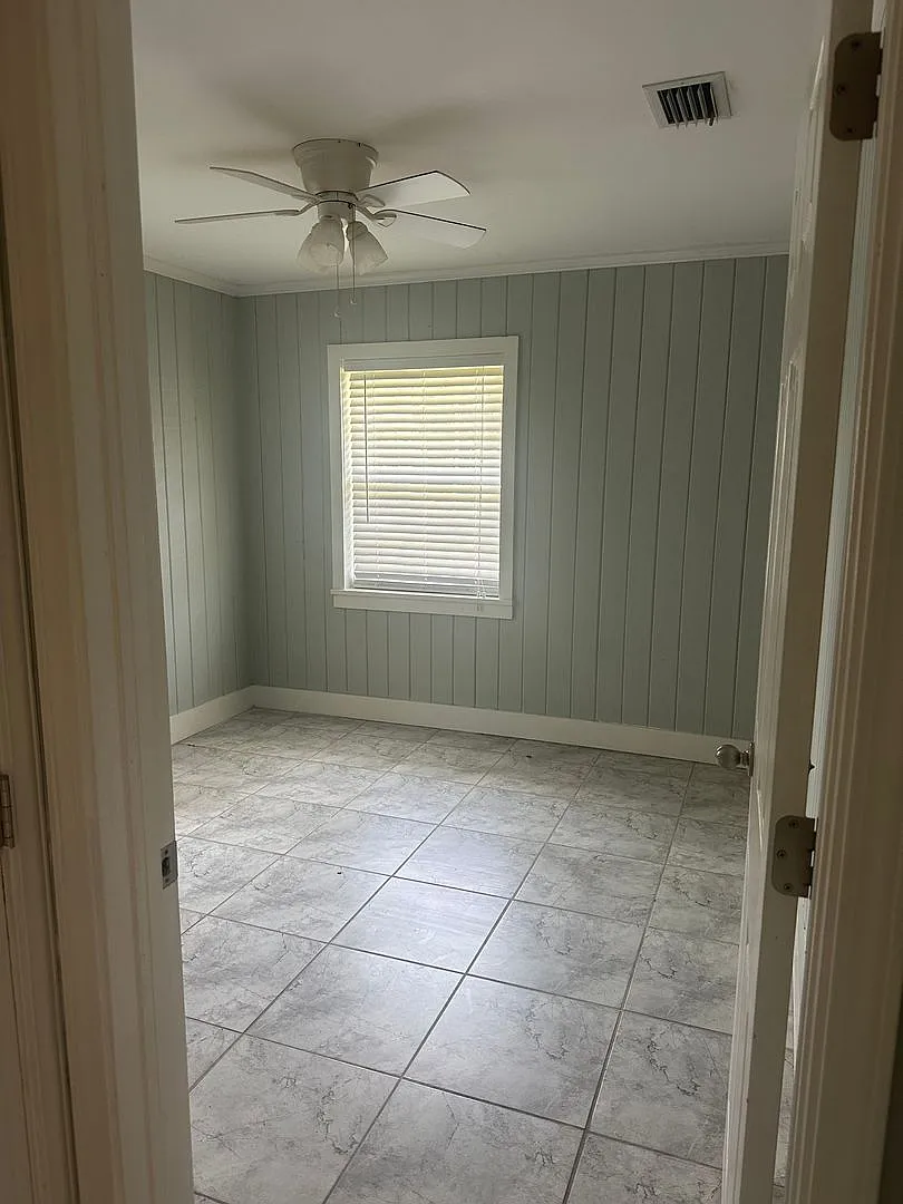 2 bed 1 bath duplex — Photo 3