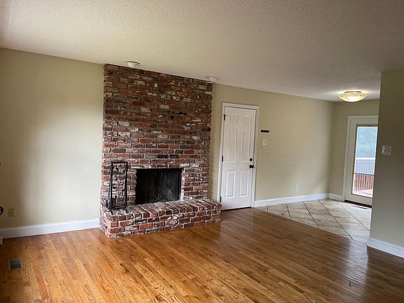 3rd image of 1635 Dunraven Dr