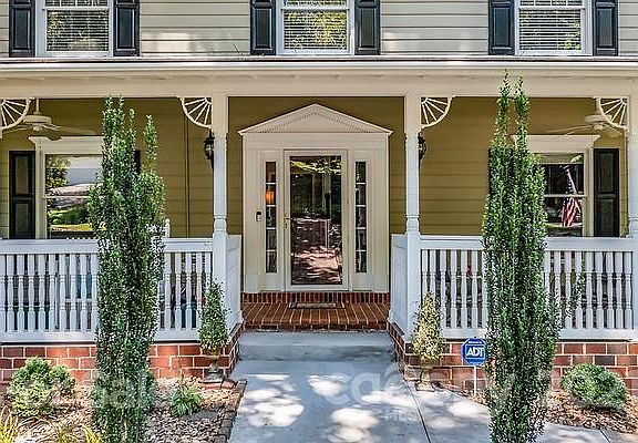2nd image of 1025 Wellington Ct
