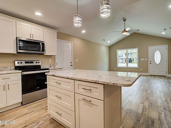 5th image of 2044 N Tanglewood Drive SW