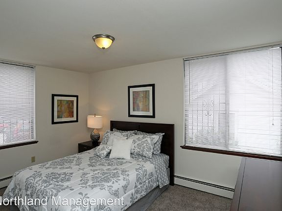 3rd image of 2332 N Oakland Ave #8832646