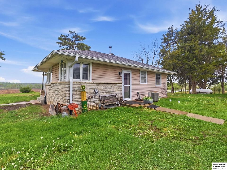 1st image of 853 F Rd