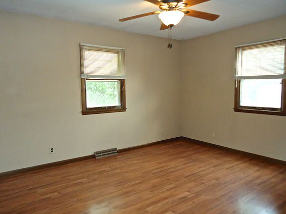 4th image of 112 N Emerald Dr