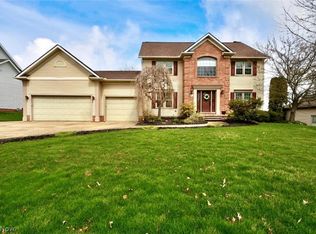 2513 Country Club Dr, Uniontown, OH 44685