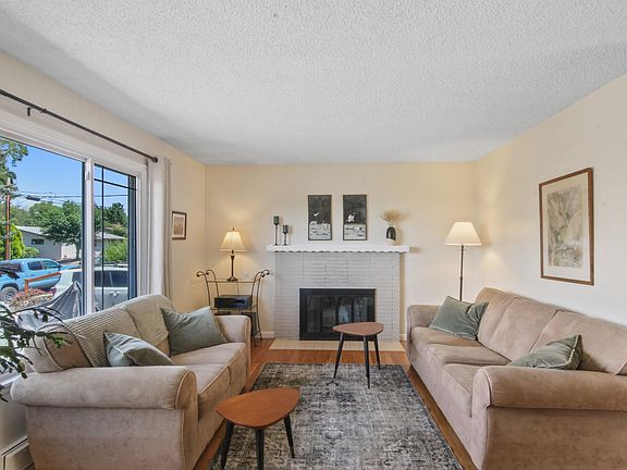3rd image of 3724 E 16th Ave