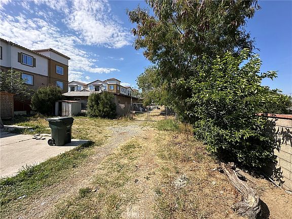4th image of 16246 Arrow Blvd