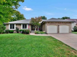 8929 E Parkmont Dr, Wichita, KS 67207