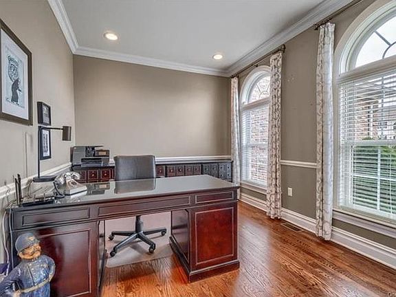 4th image of 39 Deangelis Dr