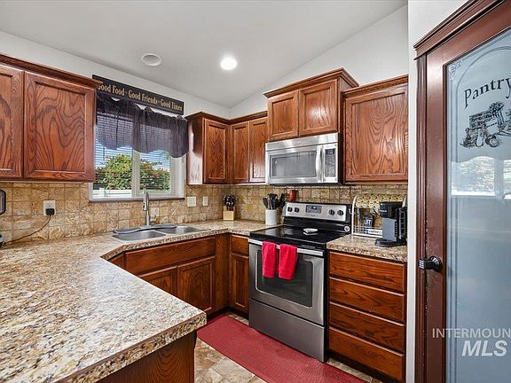 4th image of 615 Garnet St