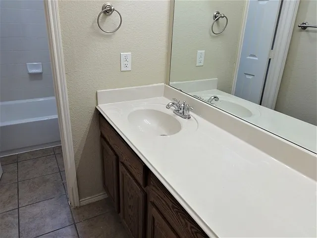 9501 Navarro St — Photo 15