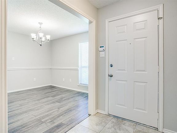 3rd image of 3205 Shady Brook Dr