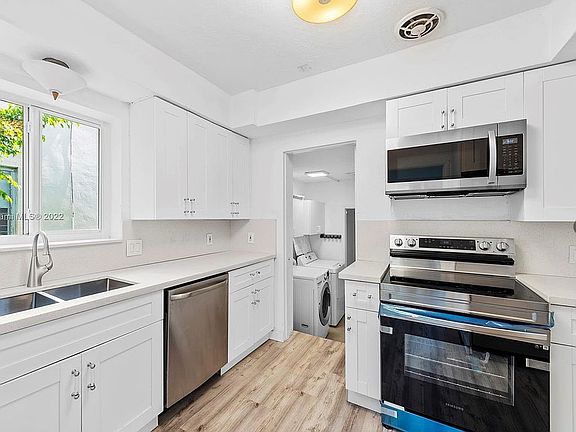 3rd image of 9564 Carlyle Ave #Na