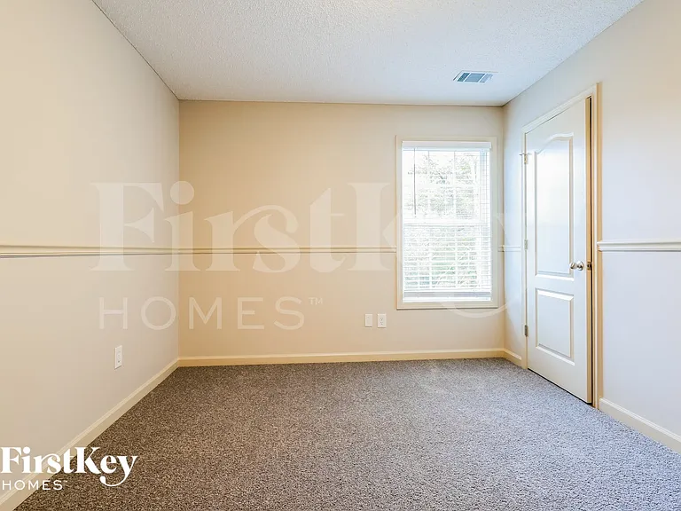 894 Hawk Creek Trl — Photo 10