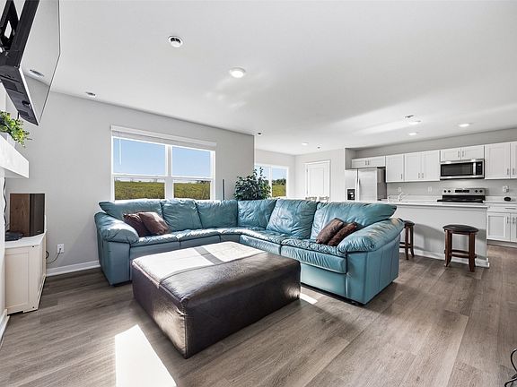 4th image of 2471 Chloe Ln