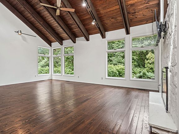 2nd image of 4 Leatherstocking Lane