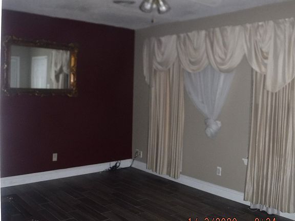3rd image of 1416 E Rose St