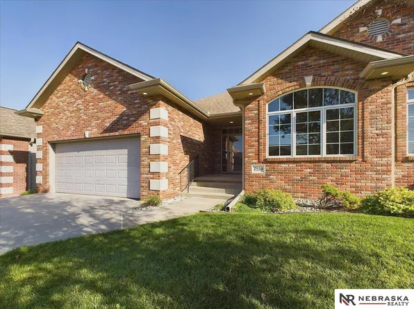 7550 Greycliff Dr, Lincoln, NE 68516
