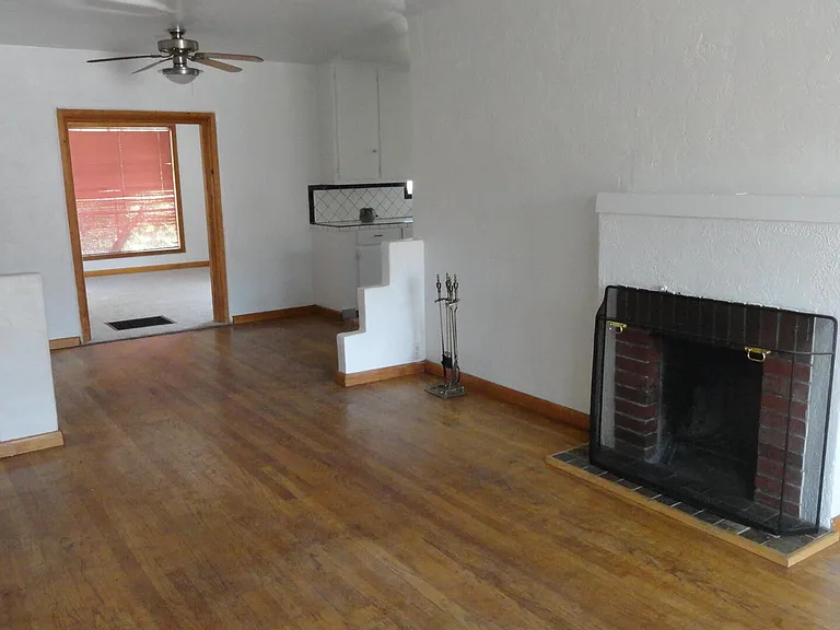 725 Carlisle Blvd NE — Photo 3