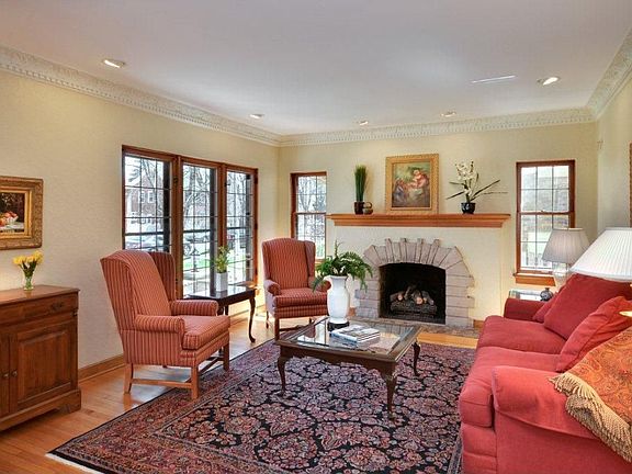 2nd image of 5549 N Diversey Blvd
