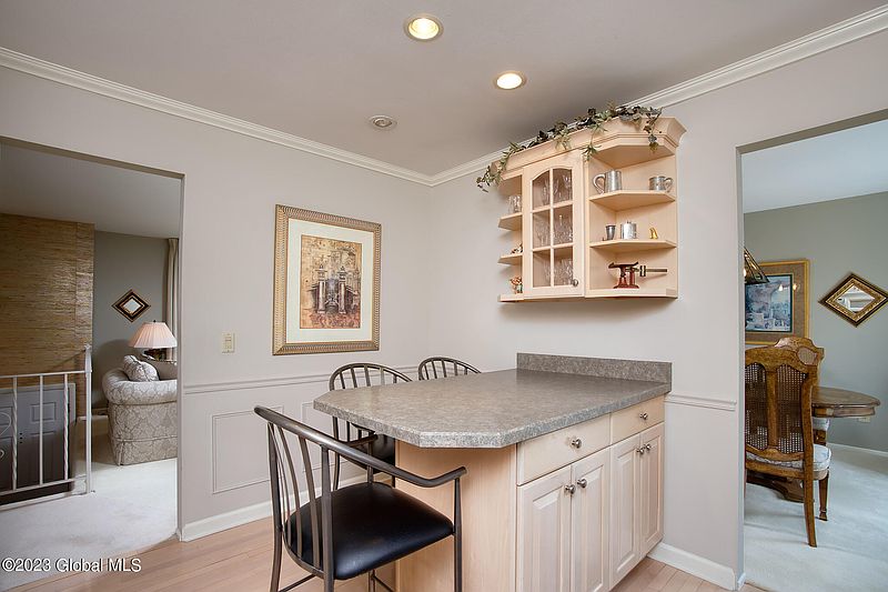 3rd image of 2 Lupine Court