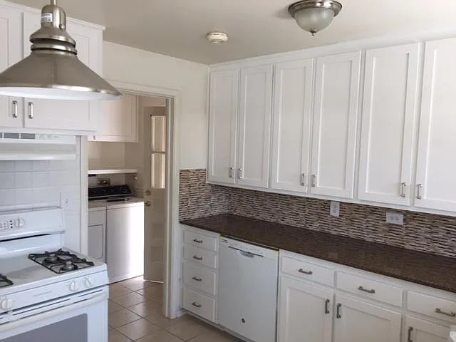 Kitchen - plenty of counter and cabinet space. Cabinets above the stove and refrigerator too!