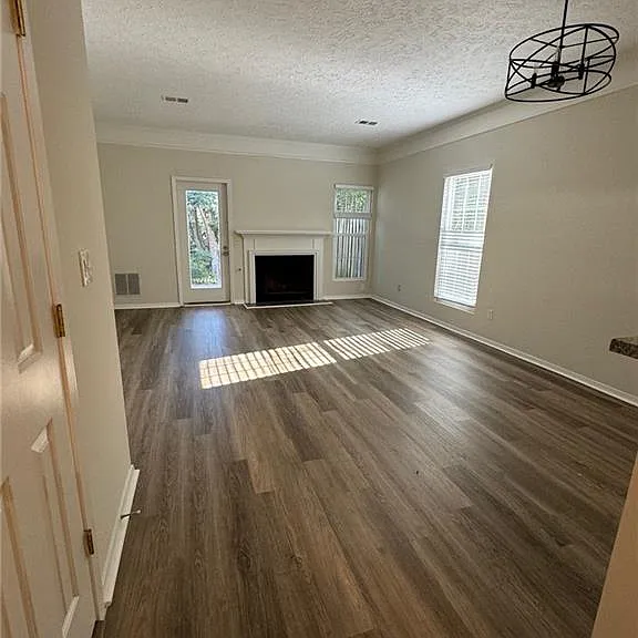 1306 Wedgewood Ct — Photo 4