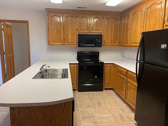 4th image of 239 Oakside Dr