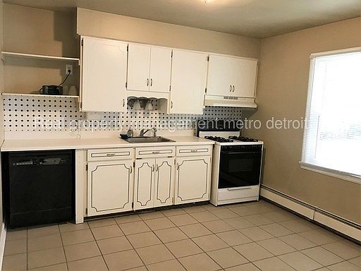 3rd image of 26035 Normandy St