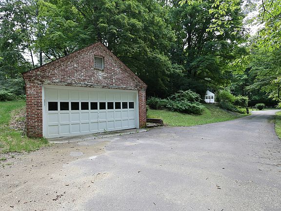 5th image of 37 Peaceable St