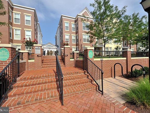 3rd image of 910 Powhatan St Unit 103N