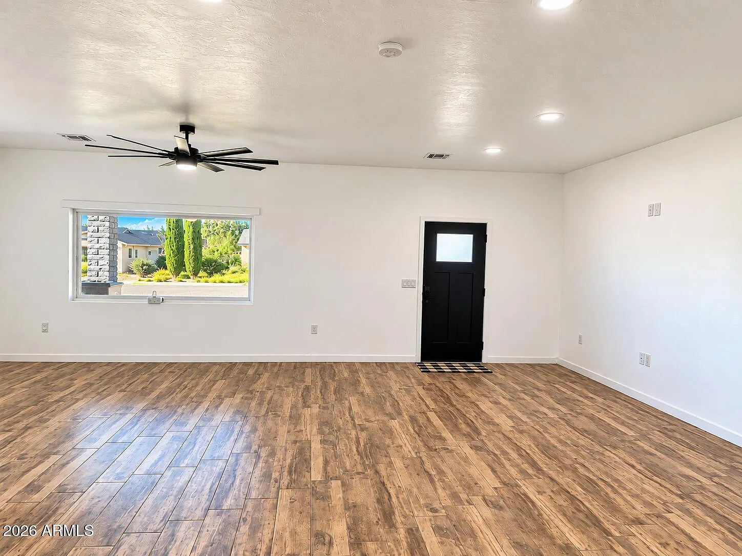3 bed, 2.0 bath, 1825 sqft, $1,700 — Photo 3