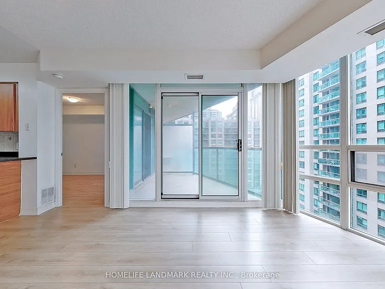 30 Grand Trunk Cres #901 — Photo 8